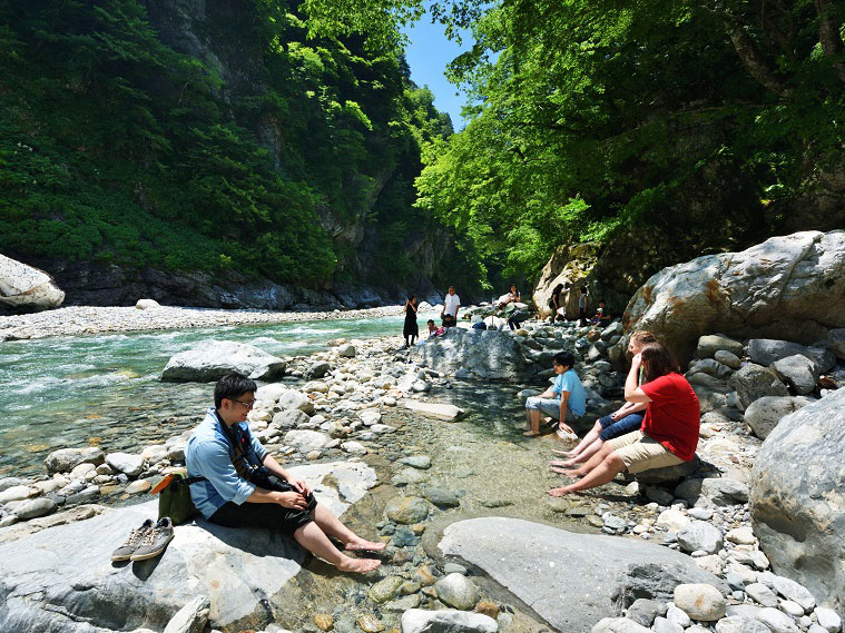 Kurobe Gorge Railway_3