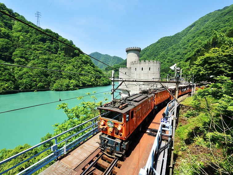 Kurobe Gorge Railway_4