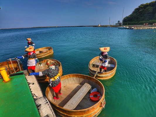 Taraibune (tub boats)
