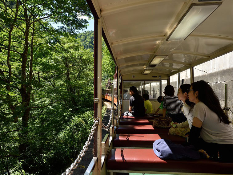 Kurobe Gorge Railway_2